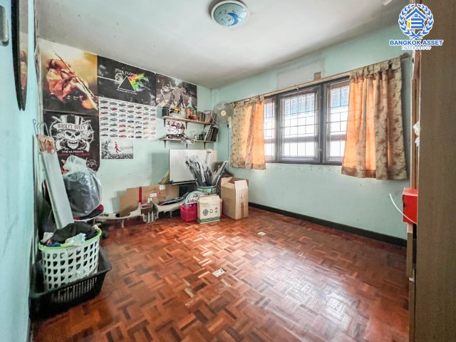 *****ทาวน์เฮ้าส์มือสองย่านนนทบุรี ม.ลภาวัล5 รัตนาธิเบศร์ เนื้อที่ 18 ตร.ว.  ฟังก์ชัน 2 ห้องนอน 2 ห้องน้ำ ที่จอดรถ 1 คัน บ้านสไตล์วินเทจ ภายในสวย ราคาสุดคุ้มค่า บนทำเลแห่งการเดินทาง ใกล้รถไฟฟ้าสายสีม่วง "สถานีบางรักน้อย-ท่าอิฐ"